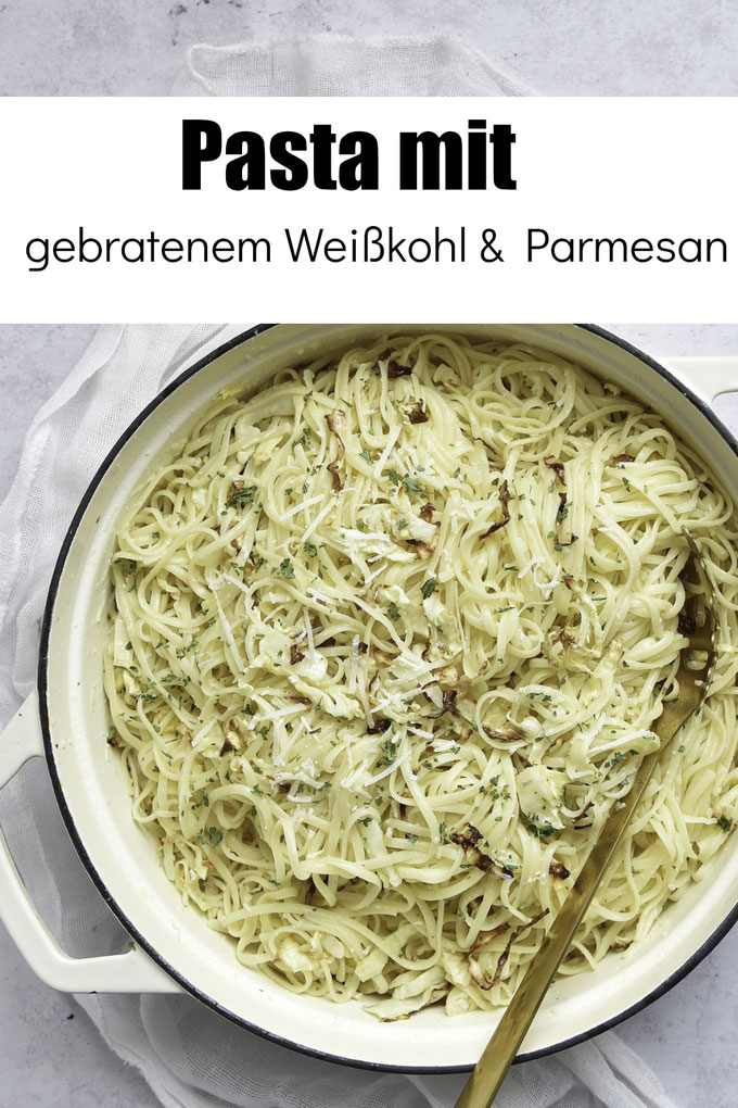 Pasta mit gebratenem Weißkohl aus der Pfanne oder dem Airfryer sowie einer Parmesan-Nudelwasser-Butter-Soße, die die Nudeln cremig umhüllt, einfaches Rezept, Nudelrezepte, Familienküche, Kohl Rezepte