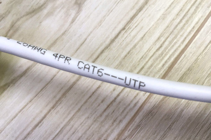 CAT6と表記されているLANケーブル