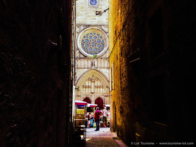 Cathédrale St Etienne - marché de Cahors © Lot Tourisme A. Druine
