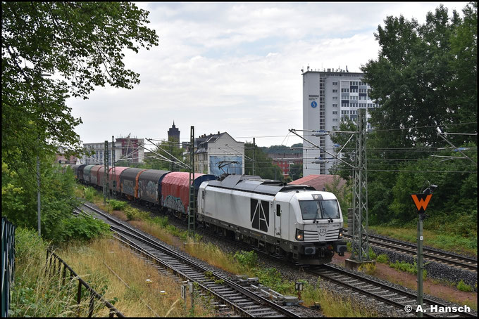 248 090-3 ist die 125. Lok der BR 248. Am 29.06.2026 rollt sie mit Planenwagen durch den Hp Chemnitz-Süd