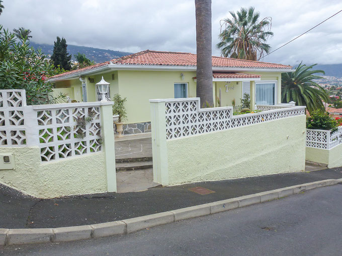 Ansicht vom freistehenden Bungalow für Langzeitmiete mit Blick auf Puerto de la Cruz