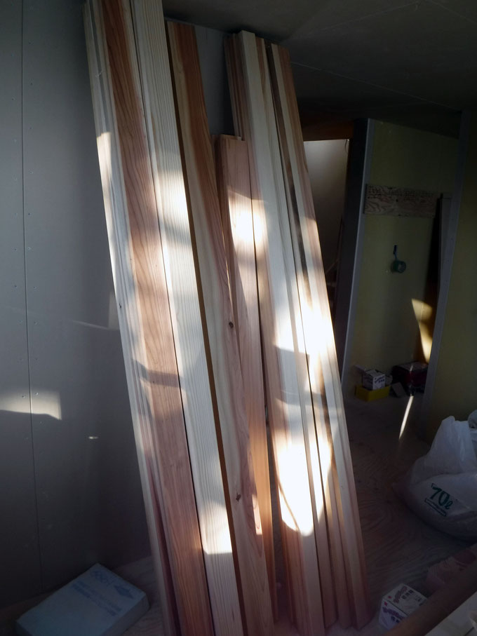 削り終えた後の杉の枠材です