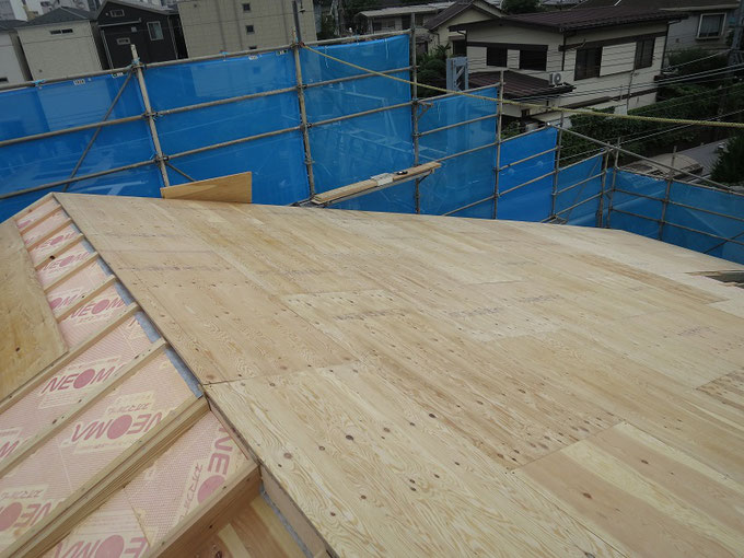 屋根野地板の施工