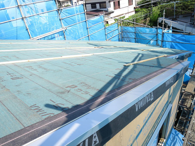 屋根水切り取付です