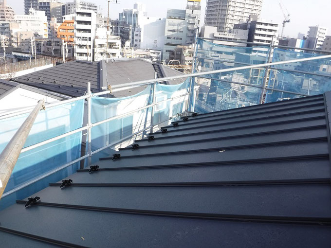 ガルバリウムの屋根葺きが終了です