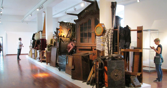 "Geschlossene Gesellschaft", Schloss Strünkede, Emschertel Museum, Herne, in Zusammenarbeit mit meiner Künstlerkollegin Iris Stephan