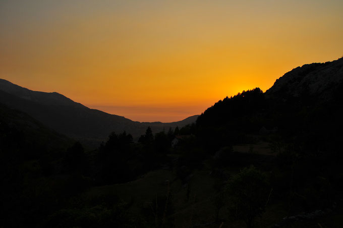 Spektakuläre Landschaftsfotos von Montenegro vom Berg Lovcen aus, Sonnenuntergang und schöne Aussicht auf das Adriatisches Meer, Balkan