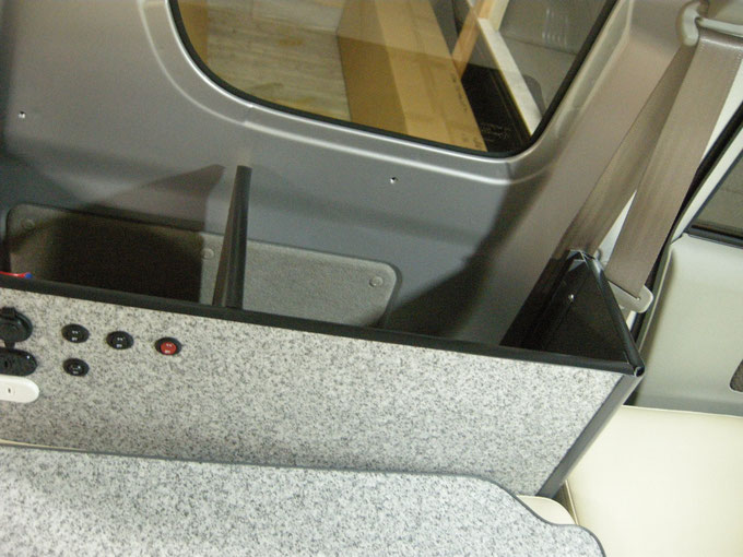 軽自動車でキャンプや車中泊旅を楽しむことができます。