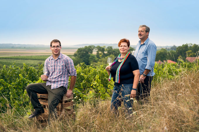 Matthias, Gerlinde und Ernst Heiß im Weingarten