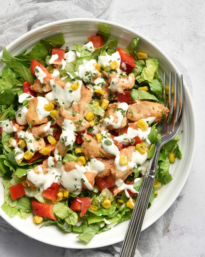 BBQ Chicken Salat mit Ranch Dressing Rezept