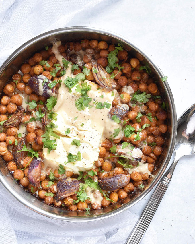 Gebackener Frischkäse mit orientalischen Kichererbsen aus dem Airfryer