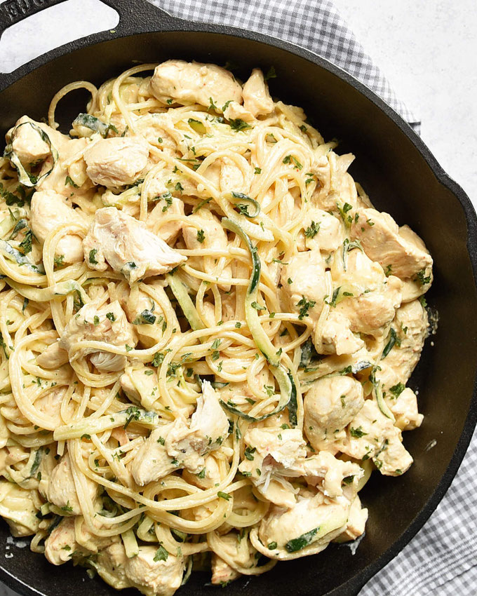 Zoodles Hähnchen Pfanne High Protein ohne Proteinpulver