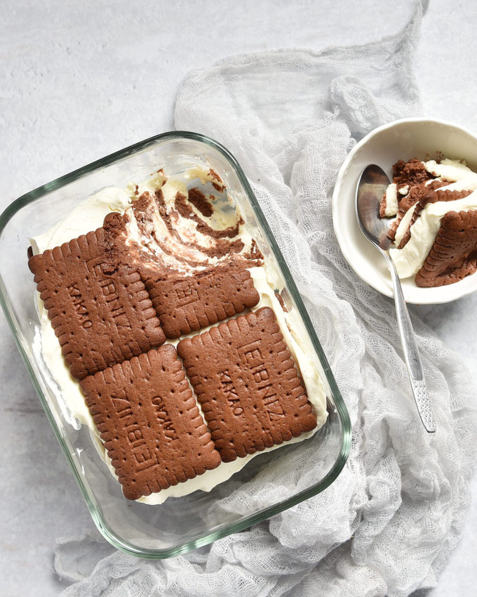 Lazy Keks Dessert mit Schoko Butterkeksen und Mascarpone Quark Joghurt Creme