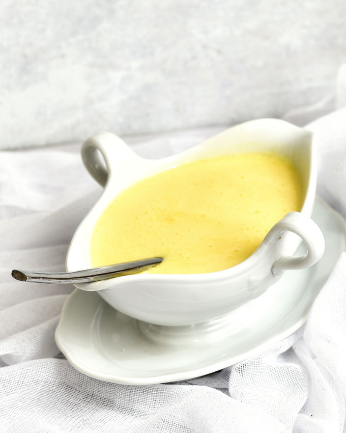 Schnelle Hollandaise mit Ei & Variation mit Bärlauch