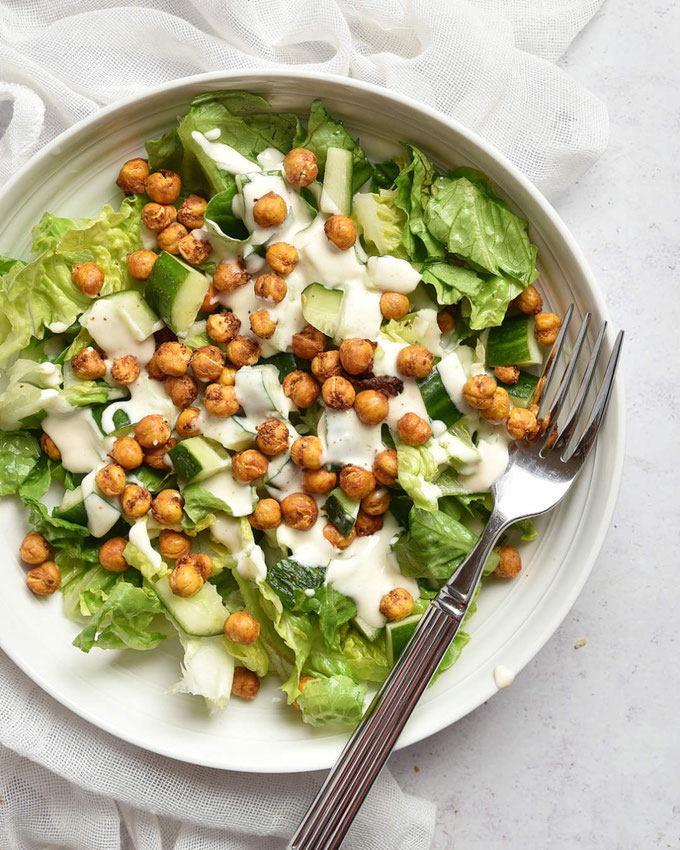 Caesar Salad mit Kichererbsen Crunch