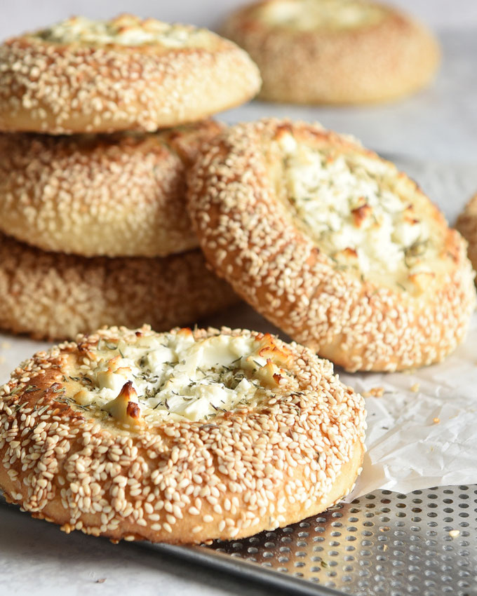 Sesam Fladen mit Feta Thymian und Honig Rezept Thermomix