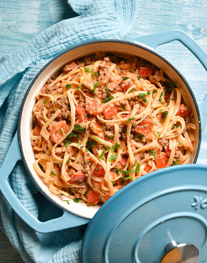 Paprika Nudeltopf mit Hackfleisch oder vegetarischem Hackersatz mit Ajvar, vegan möglich, Thermomix
