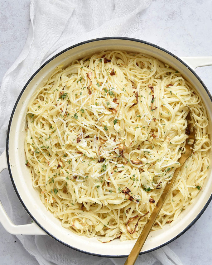 Pasta mit gebratenem Weißkohl und Parmesan