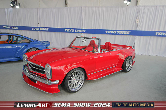Mercedes SL 230 Pagode Cabriolet 1966 par S-Klub Los Angeles @ Toyo Tires Treadpass