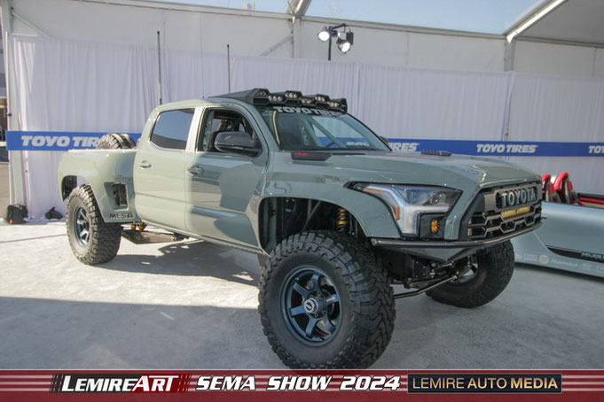 Toyota Tacoma par ME-SO Customs @ Toyo Tires Treadpass