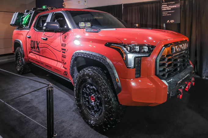 Un Toyota Tundra TDR Pros 2024 de la Zone Performance du Salon de l'Auto de Montréal 2025