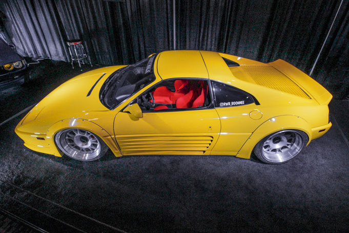 Une Ferrari 348 1990 de la Zone Performance du Salon de l'Auto de Montréal 2025