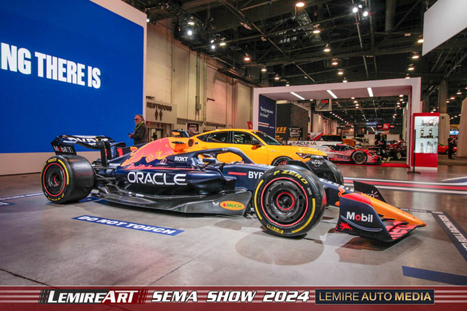 ORACLE RED BULL RACING RB20 au SEMA 2024