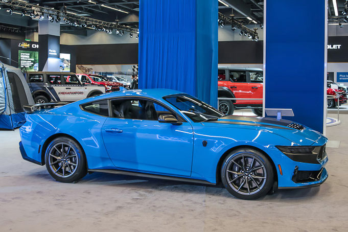 Mustang Dark Horse 2024 Grabber Blue - Salon International de l'auto de Montréal