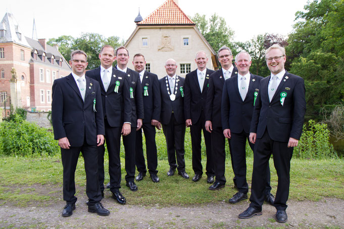 Vorstand : von links: Uwe Beuers, Rainer Christmann, Martin Schnieder, der 2. Vorsitzende Jens Hernsel, neben Stephan Bründing unserem 1. Vorsitzenden, dann Stefan Schnieder, Jürgen Rüter, Berthold Schnieder und Timo Englert