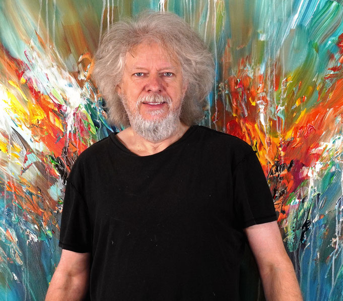 the artist Peter Nottrott with his painting Beautiful Summer Daydream L 1