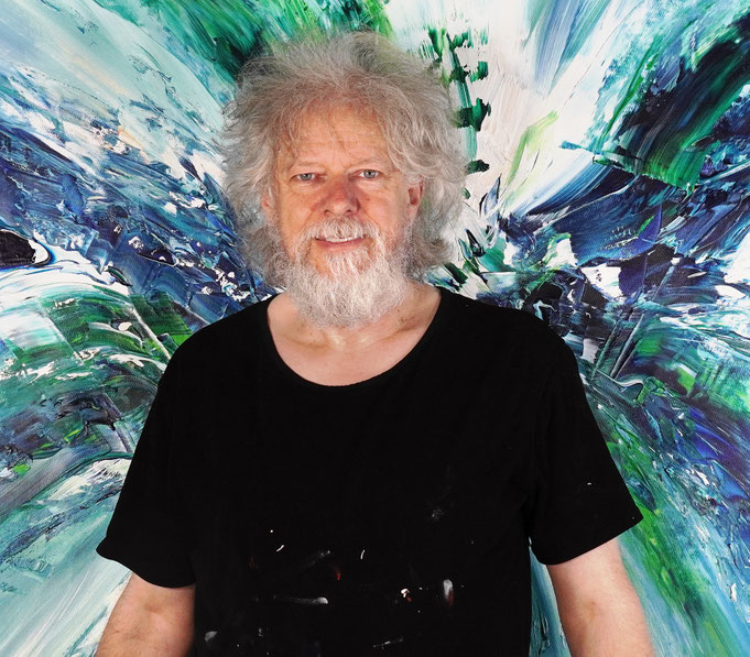 artist Peter nottrott with his wave painting Turquoise Blue Waves L 2