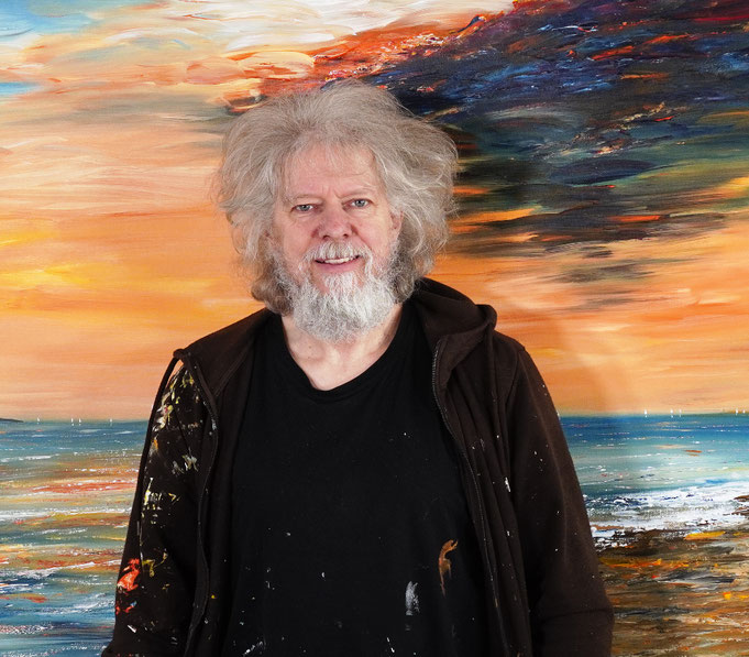 artist Peter Nottrott with his maritime artwork Seaside Impression XL 4