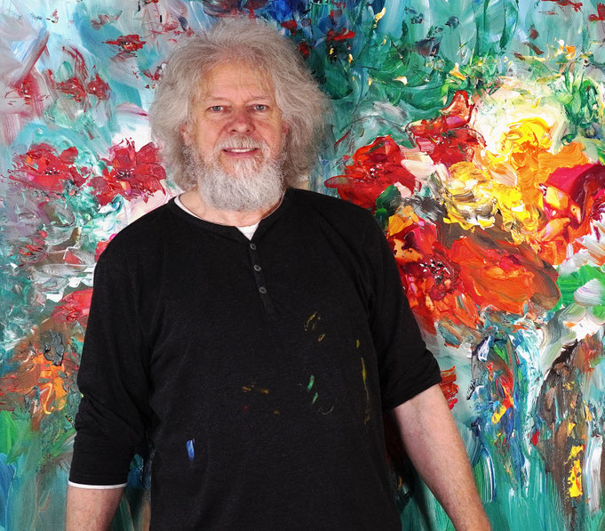 artist Peter with his large artwork Red Summer Flowers XL 1