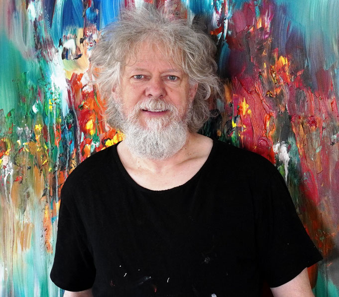 artist Peter Nottrott with his abstract painting Abstract Daydream M 1