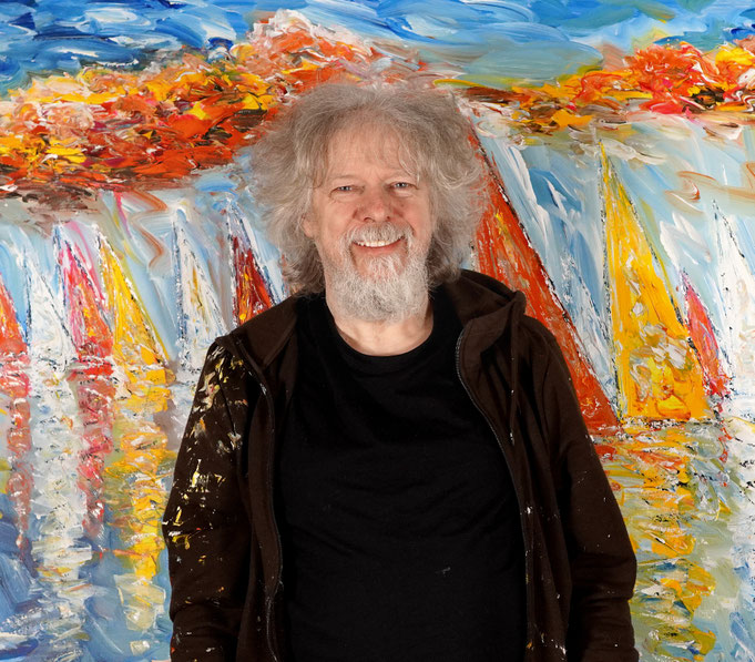 the artist Peter Nottrott with his painting Summer Sailing Impressions XL 6