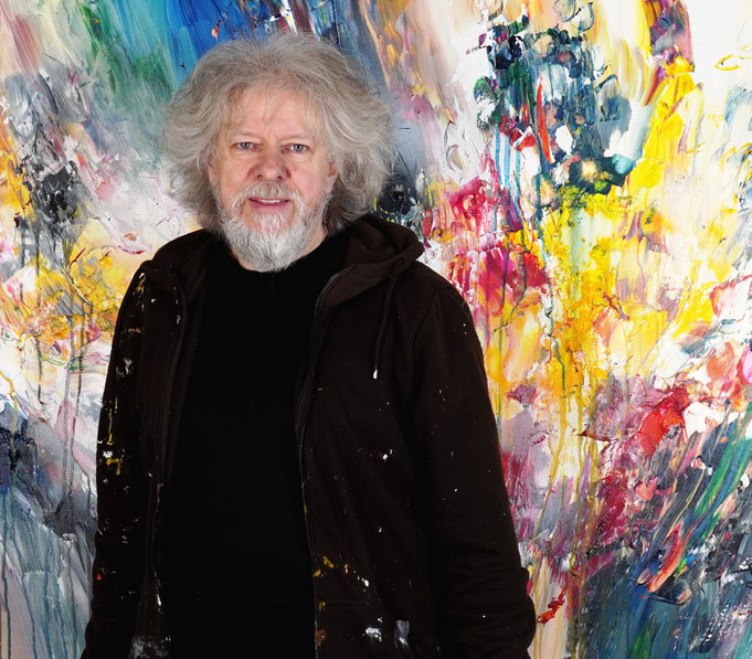 the artist Peter Nottrott with his painting New Inspirations L 1