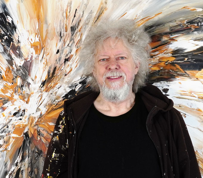 artist Peter Nottrott with oversized panoramic artwork Slim: Nature Adventure 3