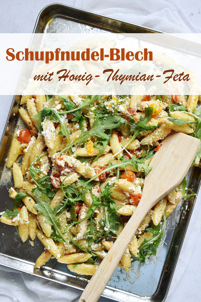 Schupfnudel-Blech mit Honig-Thymian-Feta, Tomaten und Rucola, einfach und unkompliziert, schnelles Mittagessen, sommerlich lecker