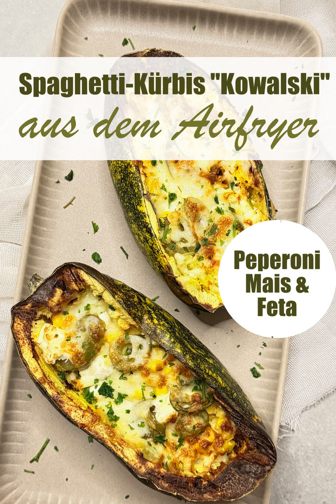 Spaghetti-Kürbis aus dem Airfryer, der Heißluftfritteuse mit einer leckeren Füllung aus Feta, Mais und Peperoni - Kowalski Style, einfach und unkompliziert und genau das richtige gesunde, vegetarische Gemüse-Abendessen