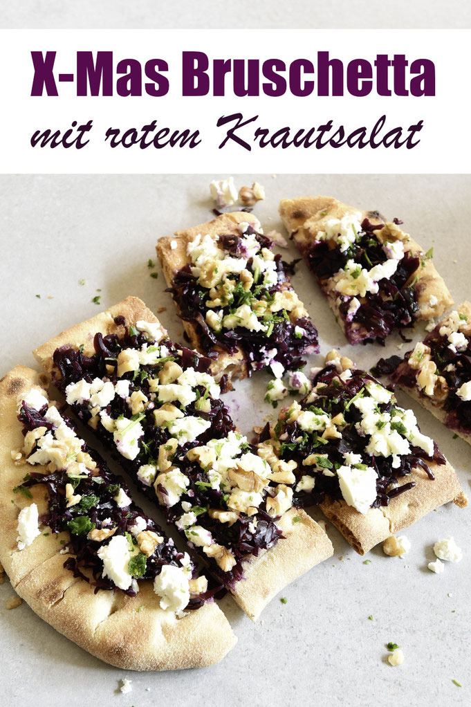 weihnachtliches Bruschetta auf Pinsa-Fertigboden, der im Airfryer aufgebacken wird, dann mit rotem Krautsalat, Walnüssen und Feta belegt