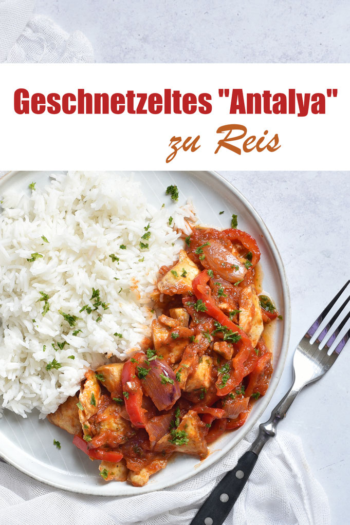 Geschnetzeltes Antalya mit Zwiebeln und Paprika in würziger Tomatensoße, Thermomix, Fix ohne Fix schnelle Feierabendküche, leckere Rezepte, schnelles Mittagessen, gesund und lecker, Familienküche, Familienkost, Reisgericht, Airfryer, vegetarisch und vegan