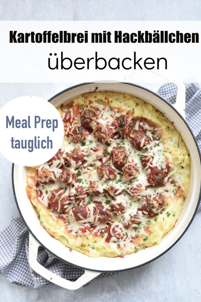 Hackbällchen auf Kartoffelbrei in Tomatensoße, überbacken, meal prep tauglich, weil es vorbereitet werden kann und dann einfach in den ofen kommt. Rezept für perfektes Kinderessen, Familienküche, vegetarisch und vegan machbar, einfach und lecker 