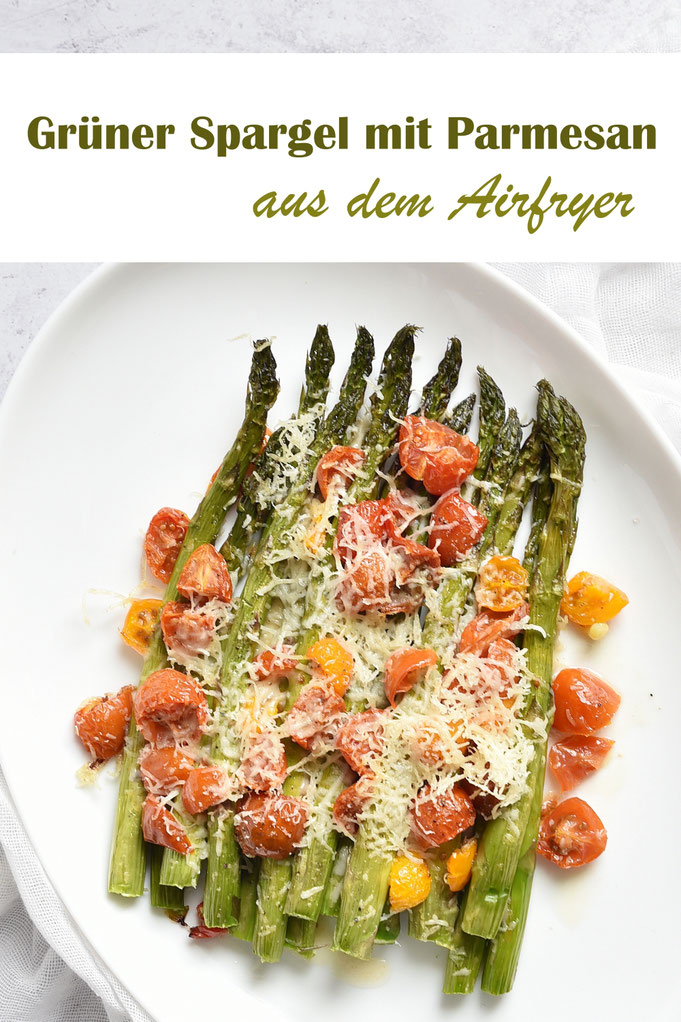 Grüner Spargel mit Parmesan und Tomaten aus dem Airfryer