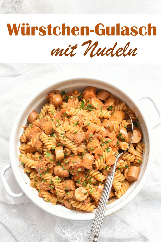 Würstchen Gulasch mit Nudeln, Nudeln auf dem Herd gekocht, die Soße mit Tomaten, Möhren, Gewürzen, Crème fraîche oder Creme Vega im Thermomix gekocht, vegetarisch und vegan machbar, Familienkücheen 