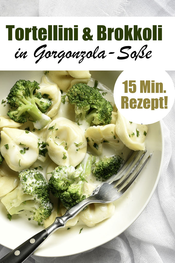 Ein echtes 15 Minuten Rezept: Tortellini und Gorgonzola garen zusammen in heißem Wasser, die Gorgonzola-Soße kocht nur 8 Minuten im Thermomix, danach alles vermischen und servieren, Familienküche, einfaches und schnelles Rezept