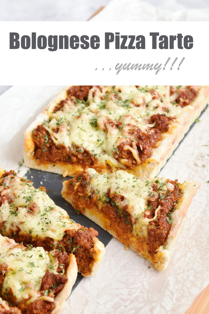 Bolognese Pizza Tarte - dickerer Boden, darauf eine lecker Bolognese Füllung, mit Käse überbacken, eine Kombi aus Lieblingsgerichten, Familienküche, Thermomix Rezept, vegetarisch und vegan machbar