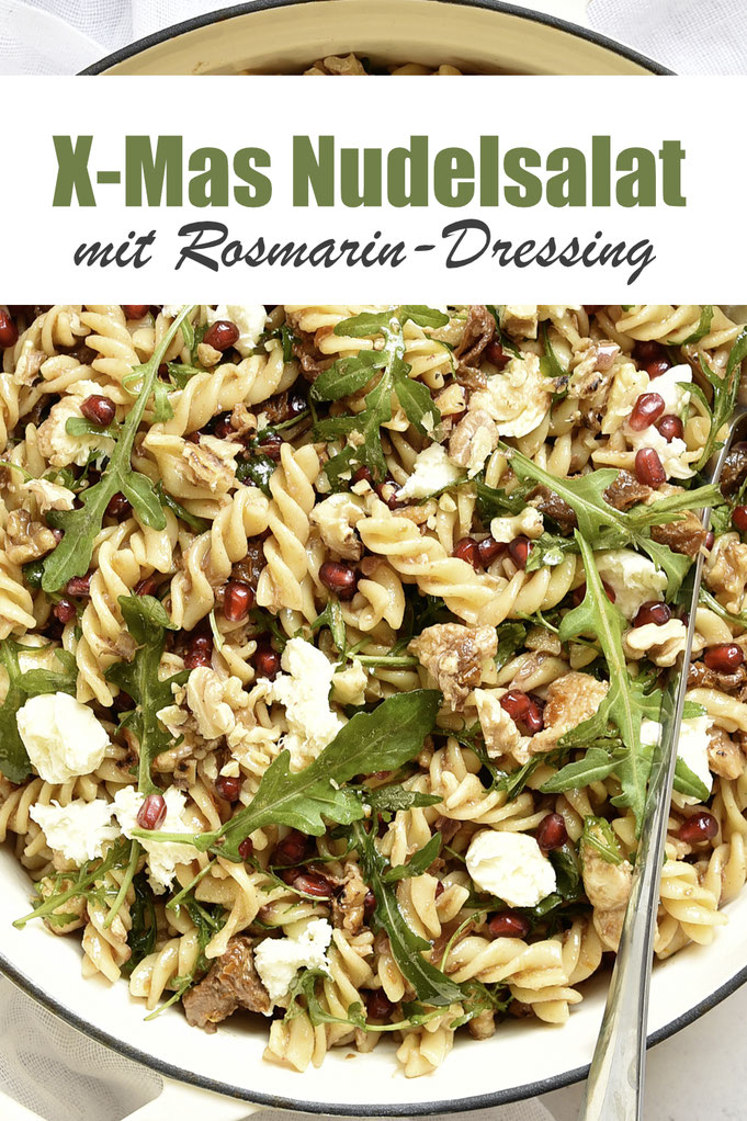 Nudelsalat X-Mas Style mit Rosmarindressing, Mozzarella, Granatapfelkernen, Walnüssen, getrockneteten Tomaten und Rucola, Dressing mit Balsamico, Senf und Honig, Dressing aus dem Thermomix, einfach und unkompliziert