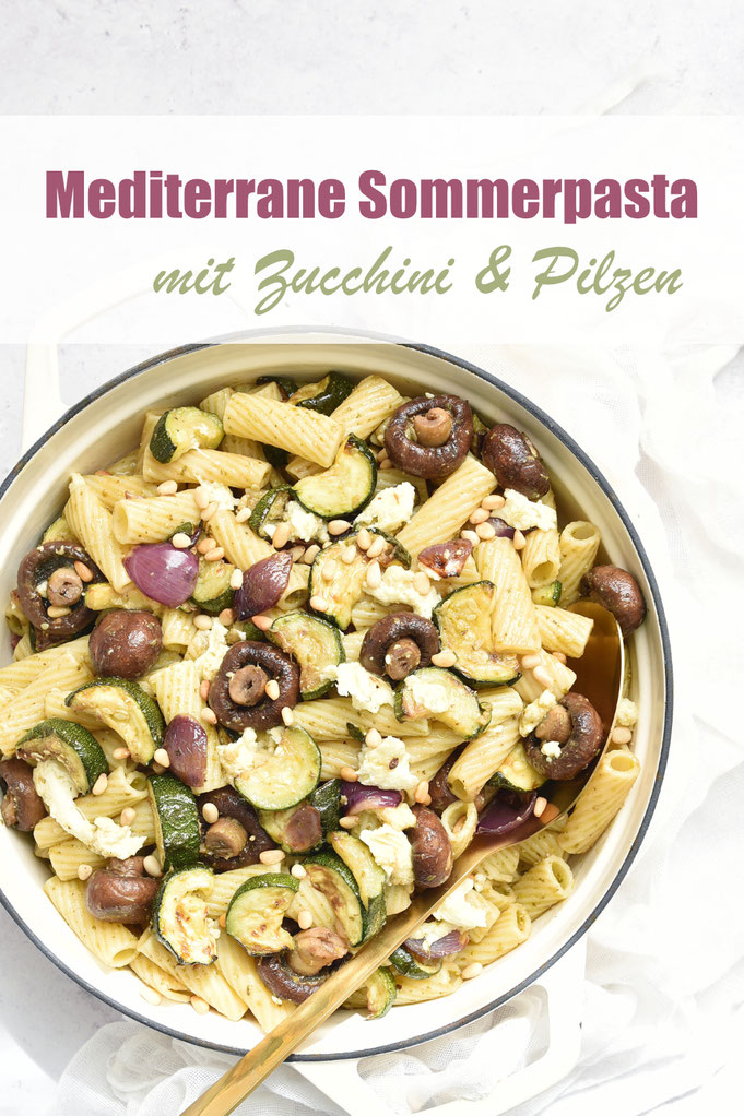 mediterrane Sommerpasta mit Zucchini, Pilzen, Zwiebeln, Mozzarella, Marinade aus dem Thermomix, Gemüse und Pilze aus dem Airfryer oder der Pfanne, perfekt bei heißem Sommerwetter, schmeckt auch als Nudelsalt, vegetarisch