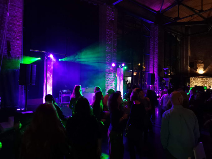 DJ Technik und Showlicht bei Firmenevent Gala