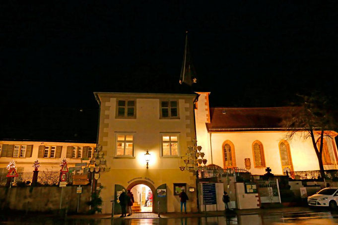 Bild des Rodensteinmuseums bei Nacht mit offenen Türen